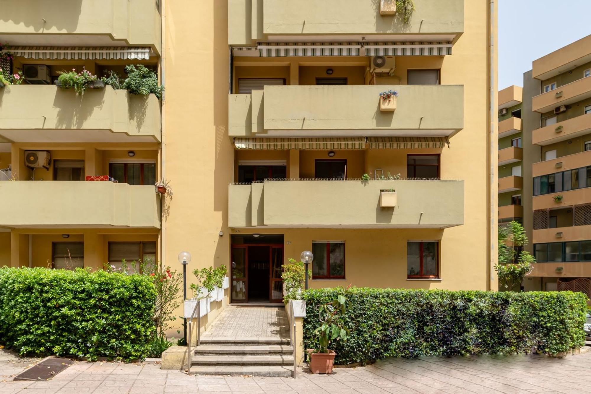 Kalbia Apartment Or Rooms Renovated, Functional, Intimate And More Cagliari Exteriör bild